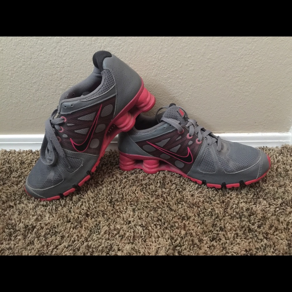 Women’s Nike Shox size 9